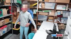 Oynat Minyon Genç Porno Yıldızı Arie'nin Vahşi Ofis Karşılaşması