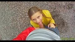 Jouer L'adolescente européenne Alice Marshall devient hardcore avec Big Dick