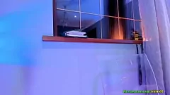 تشغيل كس ناعم ومؤخرة كبيرة: الاستمناء الفردي الساخن مع النظارات