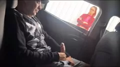 Abspielen Gewagte öffentliche Masturbation für einen Teenager, der meinen Schwanz liebte!