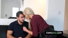 Redare Blondă busty Nina Elle nu poate rezista la pula fiului vitreg - Taboo Family Porno