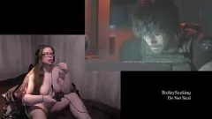 Abspielen Nackte Resident Evil 3 spielen mit sexy tätowierter Brünette durch
