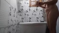 Reproducir Rubia caliente Stella todavía revisando la reparación de la ducha: fetiche, baño, ducha y acción con curvas