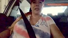 Reproducir Nicky Ferrari: Inolvidable sesión de follada de coño con mi hijastro