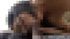 Jouer Me regarder chevaucher une énorme bite noire tout en faisant une pipe hardcore est mon fétiche ultime