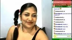 Jouer La zia indiana ha allargato il buco del culo in webcam