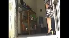 Oynat Latina se desculpando com o encanador