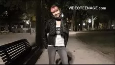 Reproducir Adolescente de 18 años moldeando porno
