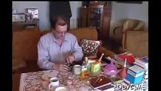 Jouer Il bellissimo bambino adolescente ottiene una crepa oscena ben rasata sfondata gravemente da un vecchio gumshoe