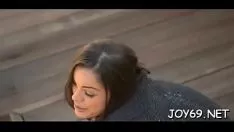 Reproducir Solo un bebé adolescente toma un consolador para su juguete easynucleus anormal