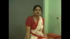 Oynat दोस्त की बीवी को अपने क्लीनिक में नंगा करके चोदा