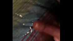 Jouer seul éjaculation