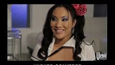 Reproducir Sorprendente calle asiática. bridget asa akira se aprieta el puño y se la follan hasta un clímax duro