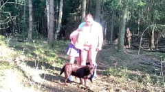 Oynat Sarışın MILF Açık Havada Ormancının Büyük Horozunu Emiyor